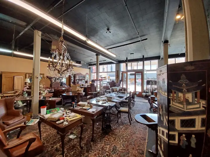 Anniston Galleries