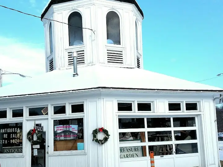 Lighthouse Antiques & Re-Sale
