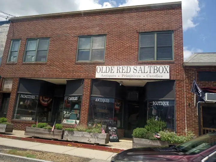Olde Red Saltbox
