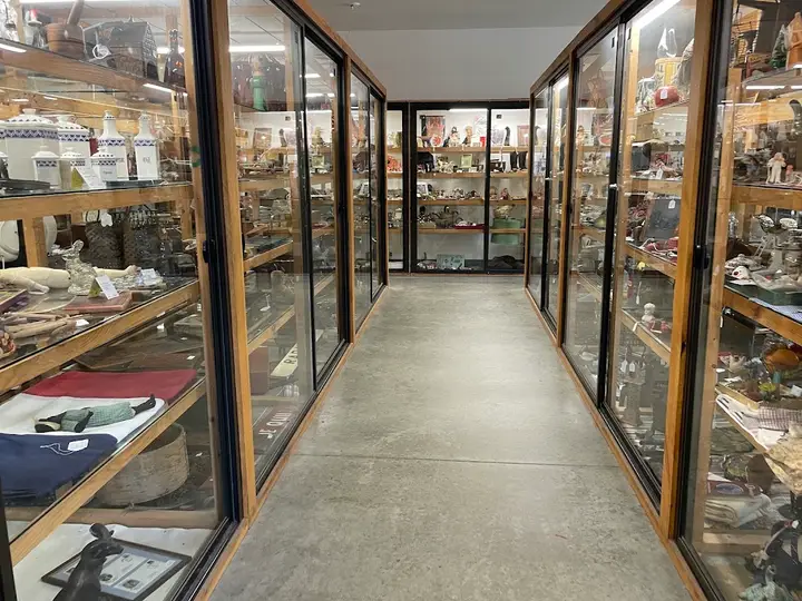 Thos. Bartlett Antiques & Oddments