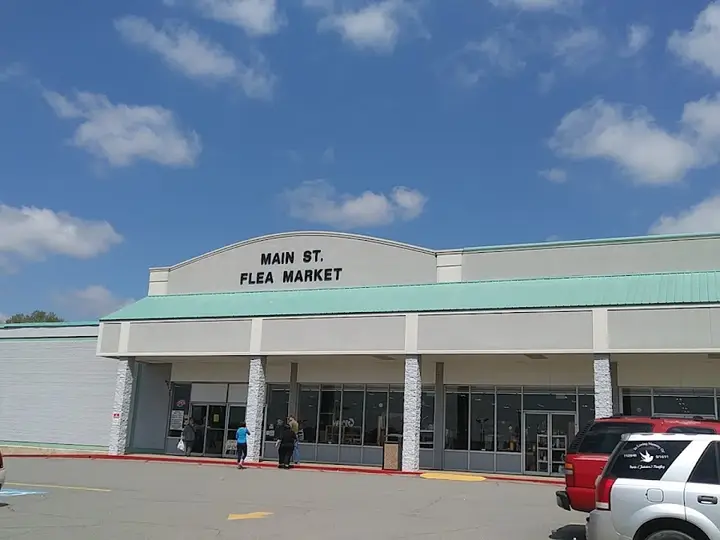 W Main St Flea Market