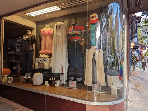 22(9) Vintage Wares