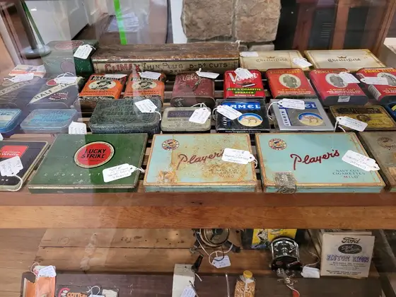 A & Dee Antiques