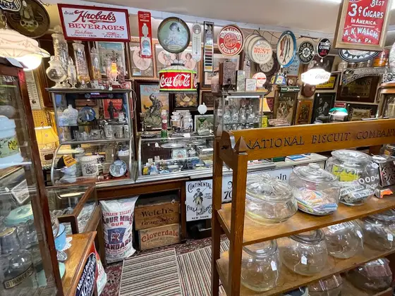 A & J Antiques in Mount Aetna, MD
