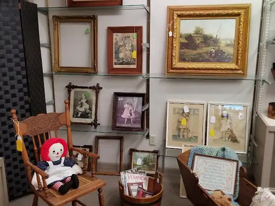 Acorn Antiques and Consignments