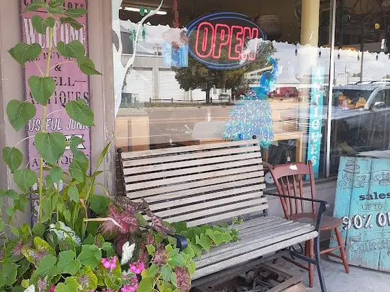 Alley Arts & Collectibles in Eaton, CO