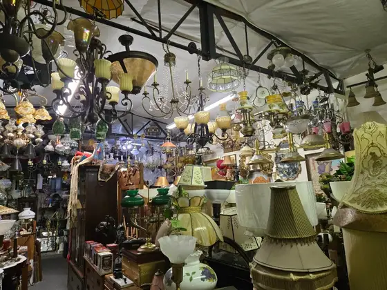 Antique Alley/Alley Cats