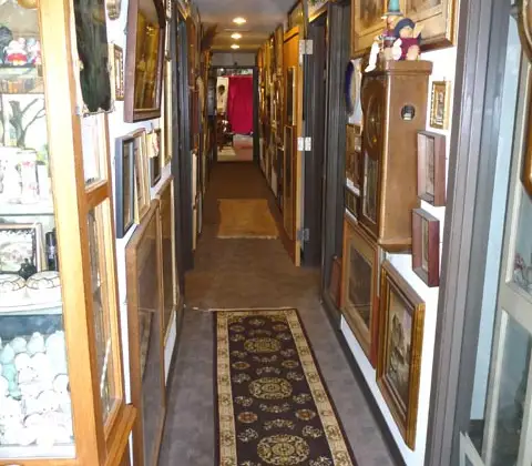 Antique & Collectibles Marketplace