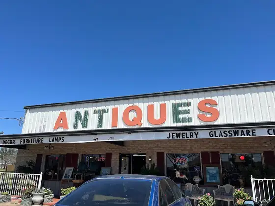 Antiques & Decor