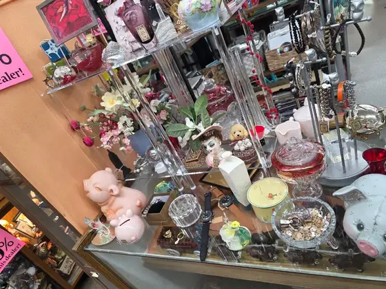 Antiques & Uniques on Main