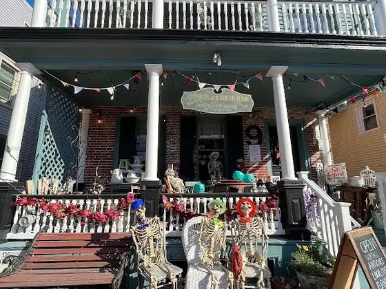 Antiques At 9 South Main in Medford Lakes, NJ