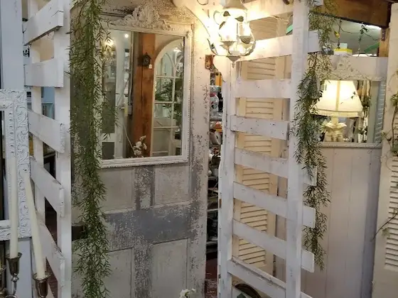 Apple Barrell Antiques in Oxford, AL
