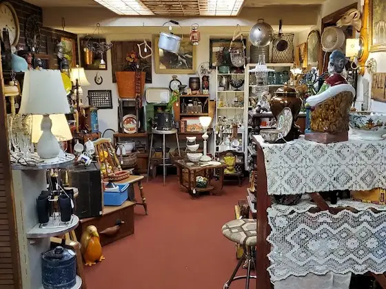 Auld Lang Syne Antiques and Collectibles in Salina, KS