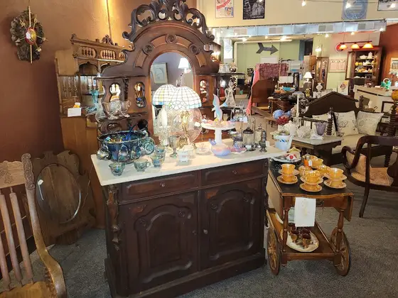 Aunt Hannah's Antiques Store
