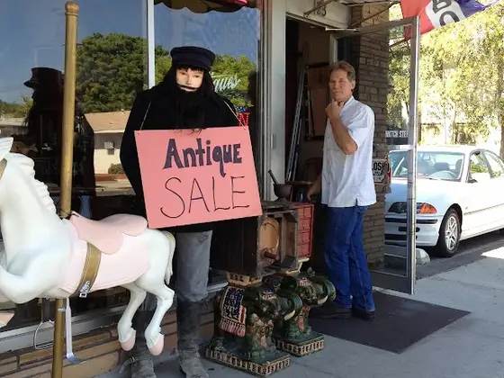 Avenue Antiques