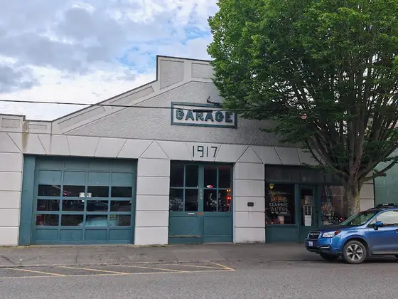 Bergstrom's Antique & Classic Autos