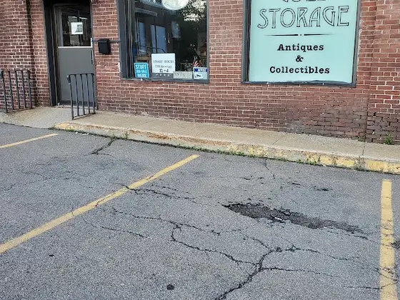 Cold Storage Antique & Collectibles