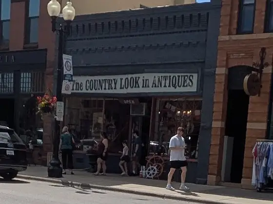 Country Look In Antiques