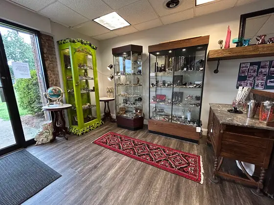 Crossroads Vintage & Antiques