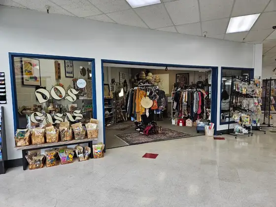Dos Casas Thrift