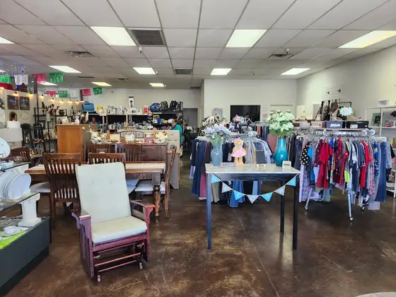 El Rinconcito Thrift Store