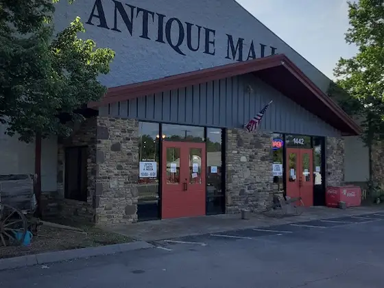 Green Olde Deal Antique mall in Sevierville, TN