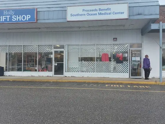 Holly Thrift Shop in Waretown, NJ