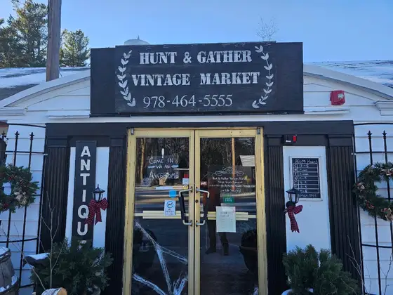 Hunt & Gather Vintage Market in Princeton, MA