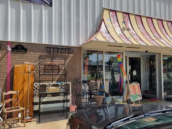 In Retrospect Vintage Mall & Boutique