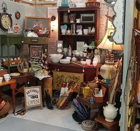 Iron Wheel Antiques and Gifts