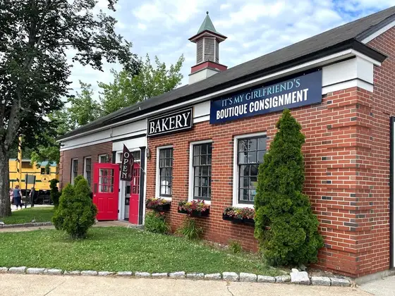 It's My Girlfriend's Boutique Consignment