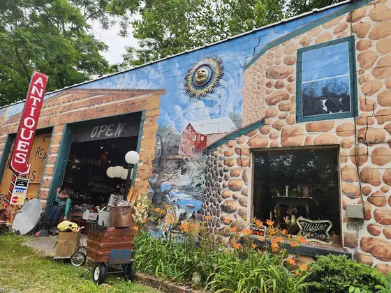 Kelly's Real Deals Antiques