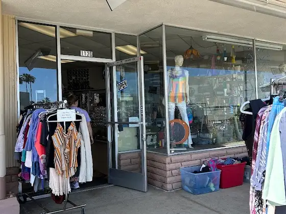 Kit N Caboodle Thrift Store
