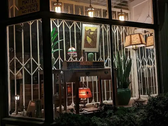 Lindenauer Isak Antiques