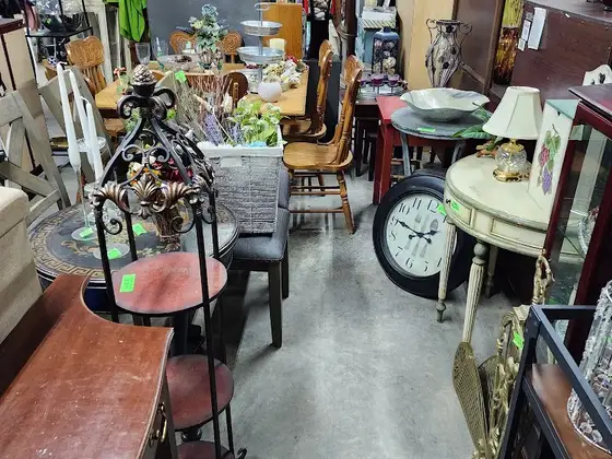 Lisa's Flea Market
