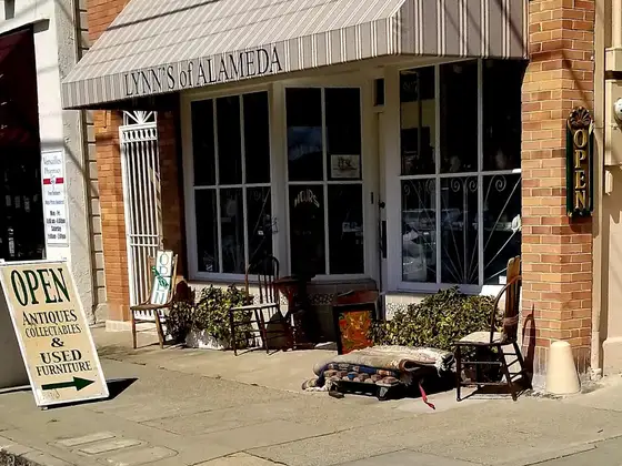 Lynn's of Alameda
