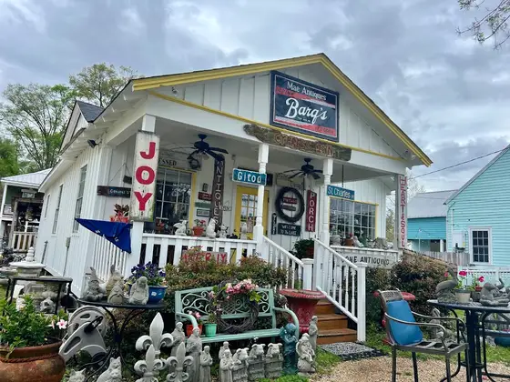 Mae Antiques and Collectibles