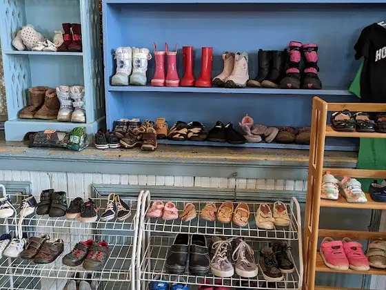 Many Hand's Thrift Shoppe