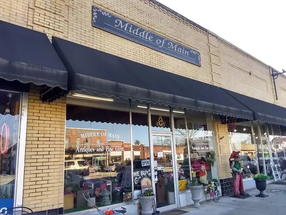 Middle of Main Antique