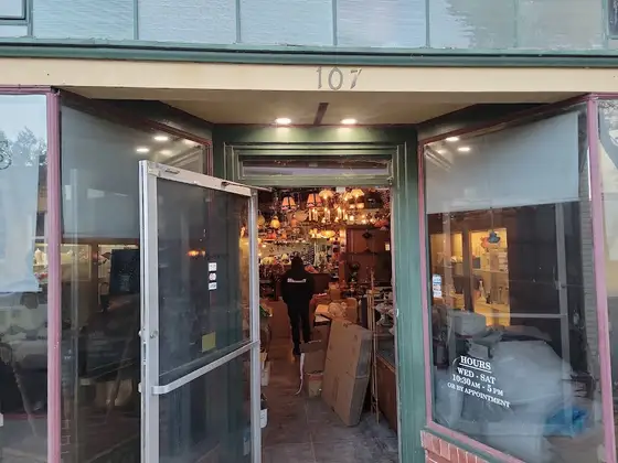 Musselman's Antiques & Old Lighting
