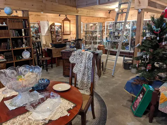 N. Dearborn Antiques Gallery, LLC in Northwood, NH