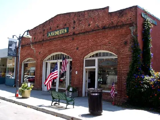 Niles Antiques