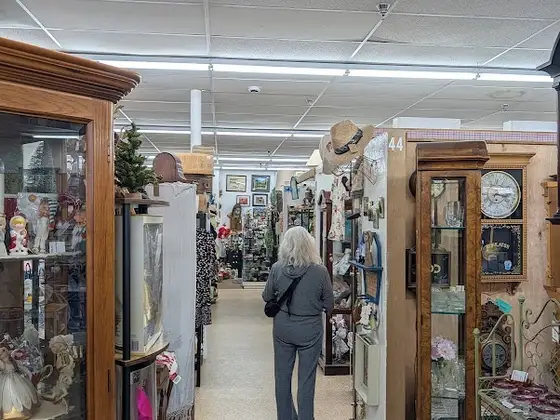 Oceanside Antiques & Collectibles