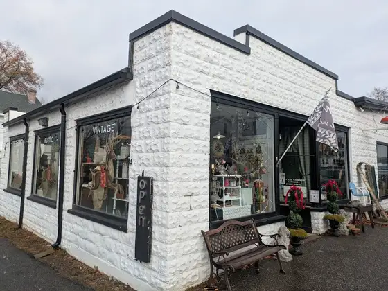 Off The Common Antiques Marketplace