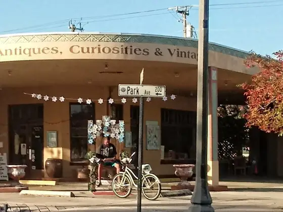 Park & 2nd Antiques