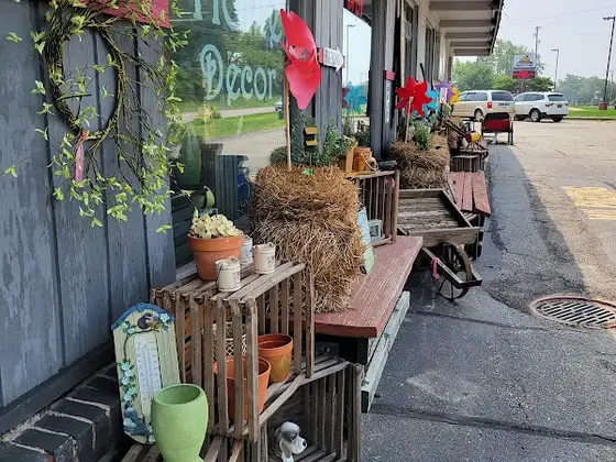 Pinky’s Place - Antique & Artisan Market