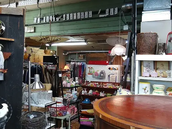 Red Door Antiques