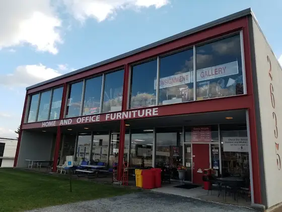 Red Door Consignment Gallery