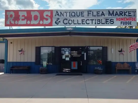 Red's Flea Market