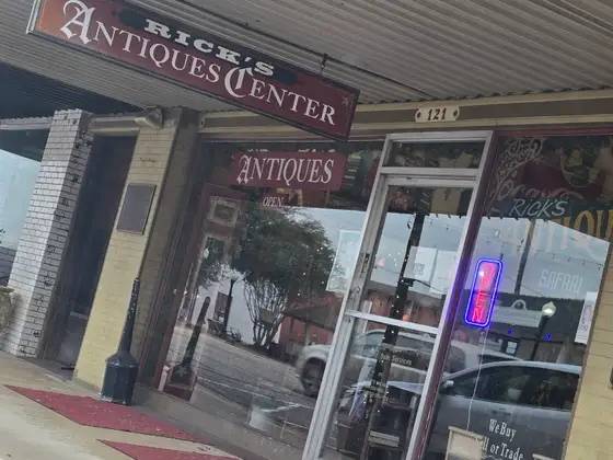 Rick's Antique Safari in Pittsburg, TX
